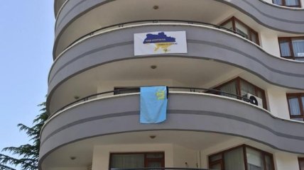 В трех городах Турции вывесили крымскотатарские флаги в память о жертвах геноцида