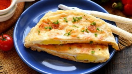 Раз-два - и яичница с лавашом и сыром готова