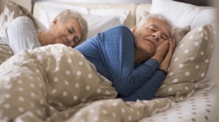 С возрастом люди спят меньше: названы причины