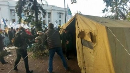 Полиция не будет разгонять "Палаточный городок" возле Рады 