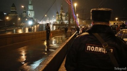В квартире Немцова проводится обыск