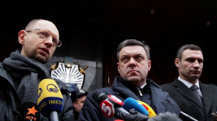 Яценюк, Кличко и Тягнибок вернулись в зал ВР после встречи с Януковичем