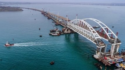 На Керченском мосту треснула опора