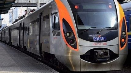 Укрзализныця отправит три поезда для эвакуации украинцев из Польши