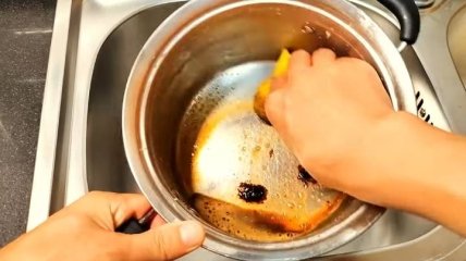 Домашнее чистящее средство годится для грязной и жирной поверхности