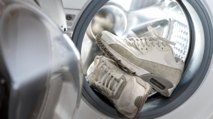 Стирать обувь в машинке очень удобно
