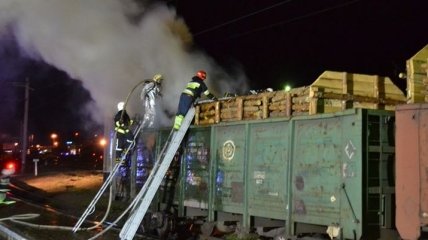 В Ровно произошел пожар в вагоне грузового поезда с древесиной