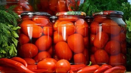 Как приготовить Вкусные маринованные помидоры на зиму рецепт пошагово