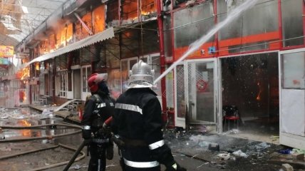 Пожар в ТЦ "Барабашово" в Харькове полностью погасили