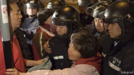В Гонконге возобновились столкновения демонстрантов с полицией