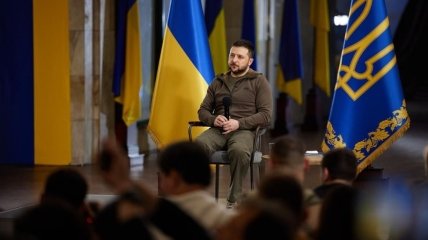 Владимир Зеленский отвечает на вопросы журналистов в киевском метро