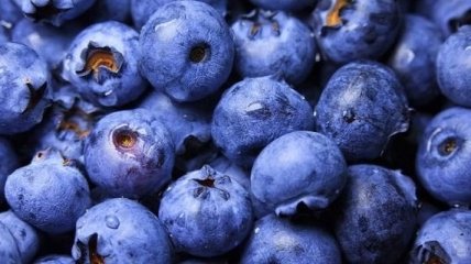 Медики назвали фрукт и ягоду, которые укрепляют иммунитет