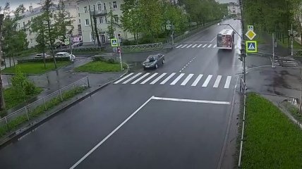 В России женщина 8 километров "катала" пассажира необычным способом (видео)