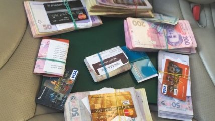 Через КПВВ "Марьинка" мужчина пытался провезти 90 тыс. гривен 