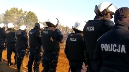 Кордон поліції на лінії розмежування, відео від 9 листопада