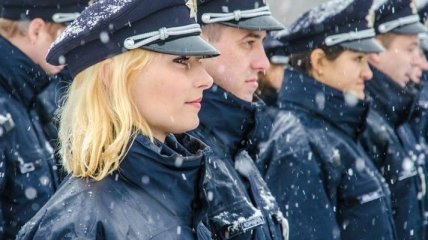 Яценюк поздравил патрульных полицейских Днепропетровска