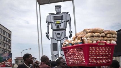 В Конго стали использовать роботов для дорожного движения