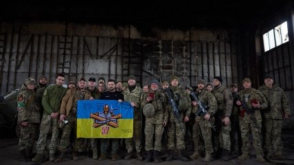 Владимир Зеленский и воины ВСУ на Донбассе