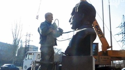 В Запорожье провели "тайный" снос памятника Орджоникидзе