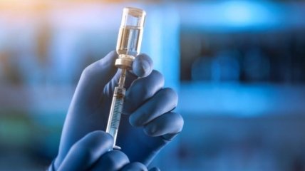 В Германии медсестра колола людям физраствор вместо COVID-вакцин: пострадали 8600 человек