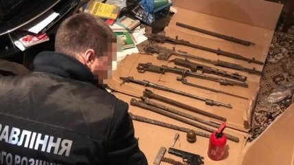 На Луганщине в квартире боевика "ЛНР" изъяли арсенал боеприпасов