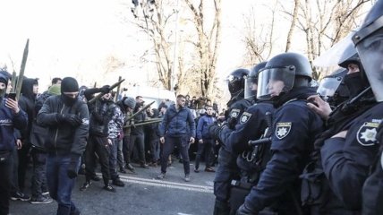 Протесты под Радой: несколько полицейских попали в больницу