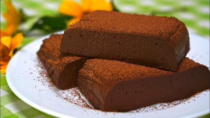 Аппетитный вкус к празднику: шоколадно-яблочный десерт для новогоднего стола (видео)