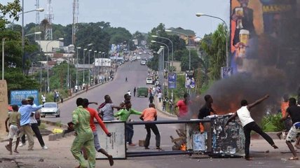 В Конго на улицах горят шины