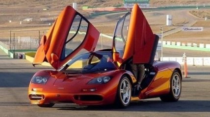 McLaren F1 - самый дорогой суперкар в мире (Видео)