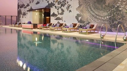 Гонконгский отель с бассейном