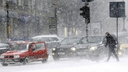 Сильные снегопады парализовали жизнь в Румынии 