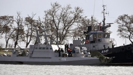 Захваченные украинские корабли переместили из порта в оккупированном Крыму