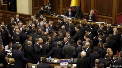 Украинцам хотят дать право отзывать народных депутатов из ВР 
