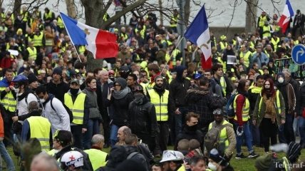 Протесты желтых жилетов во Франции: Не обошлось без столкновений