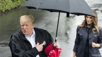 Трампа раскритиковали за то, что он не поделился с женой зонтом
