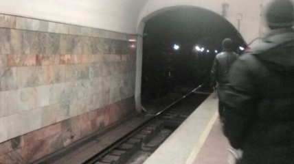 Мужчина, прыгнувший под поезд в харьковском метро, умер