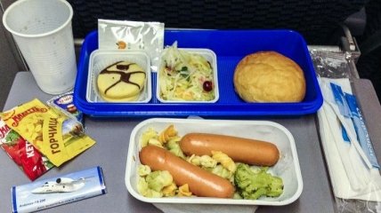 Еда на борту самолета в прошлом веке и сейчас (Фото)