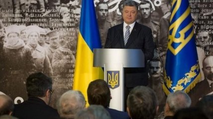 Порошенко: В Украине многие путают демократию с махновщиной