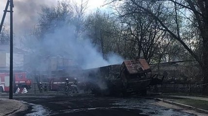 На території військової частини в Рубіжному спалахнув бензовоз: фото і відео НП