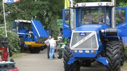 Аграриям представили уникальные тракторы украинского производства (Видео)