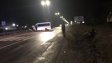 ДТП на Закарпатье: легковушку выбросило в кювет после столкновения с микроавтобусом (Фото)