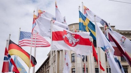 Скандал с флагом Беларуси на ЧМ-2021 по хоккею набирает обороты