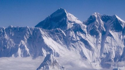 Жертв лавины на Эвересте уже 90