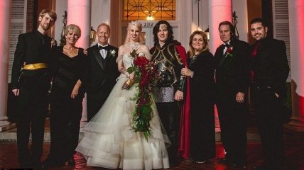 Даже смерть не разлучит их: свадьба "вампиров", которая вас удивит (Фото) 