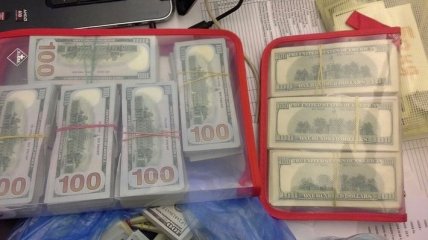 Сотрудники СБУ нашли много драгоценностей и валюты при обысках в Киеве