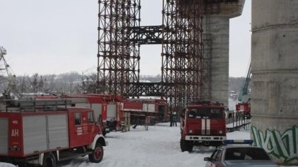 В Запорожье горел плавкран: задействовали три десятки пожарных 