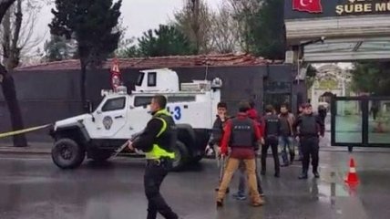 Под Стамбулом две террористки атаковали полицейский участок