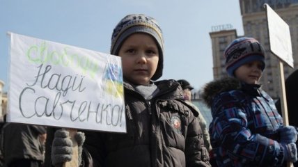 Митинг в поддержку Савченко начался под посольством России в Киеве