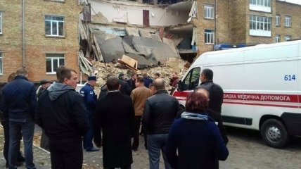 В Василькове из обрушенной школы эвакуировали более 600 человек