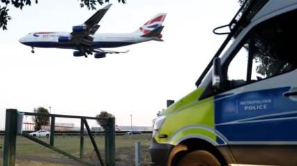 В аэропорту Лондона экоактивисты попытались запустить дрон, 11 задержанных